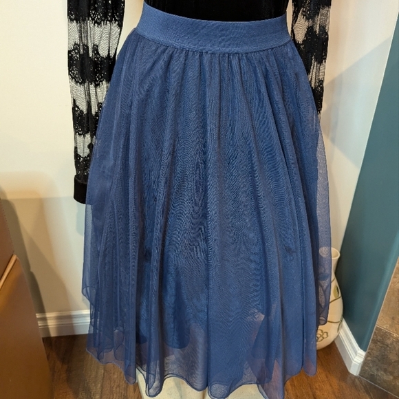 NWT Torrid elegant full tulle skirt with lining Blue 1x - Picture 3 of 13
